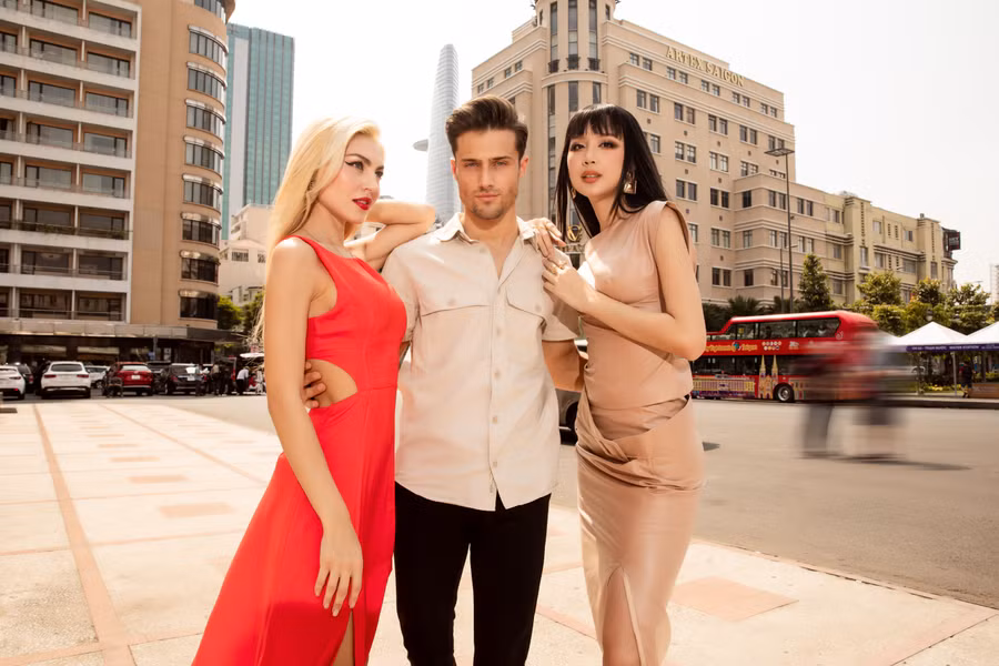 Hoa hậu Bảo Ngọc làm hướng dẫn viên du lịch cực kỳ quyến rũ