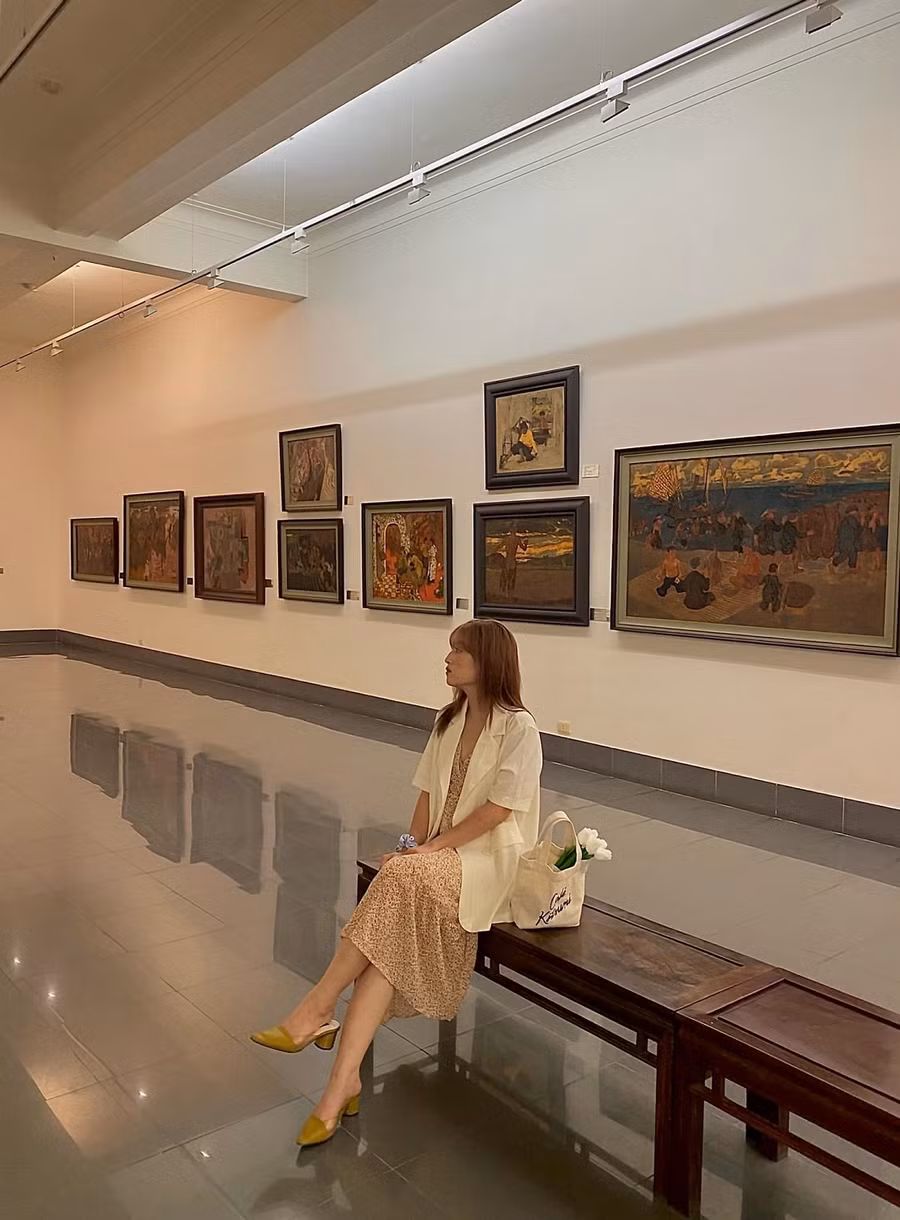 1 góc bảo tàng với rất nhiều tác phẩm nghệ thuật đắt giá. 1 góc bảo tàng với rất nhiều tác phẩm nghệ thuật đắt giá.