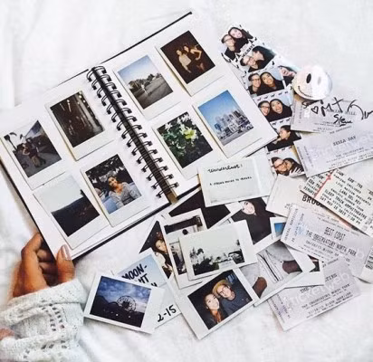 Một album ảnh tổng hợp tất tần tật những khoảnh khắc của cả hai.