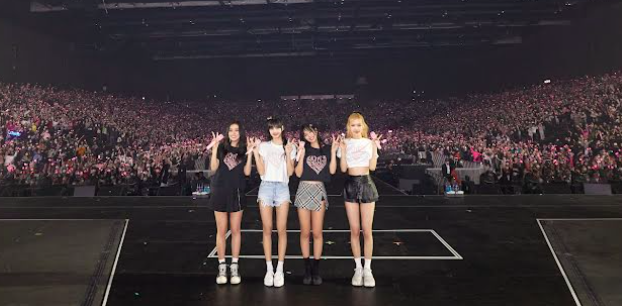 BLACKPINK trong chuyến lưu diễn BORN PINK. BLACKPINK trong chuyến lưu diễn BORN PINK.