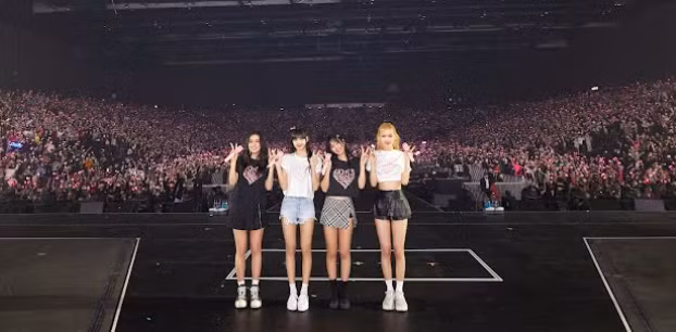 BLACKPINK trong chuyến lưu diễn BORN PINK.