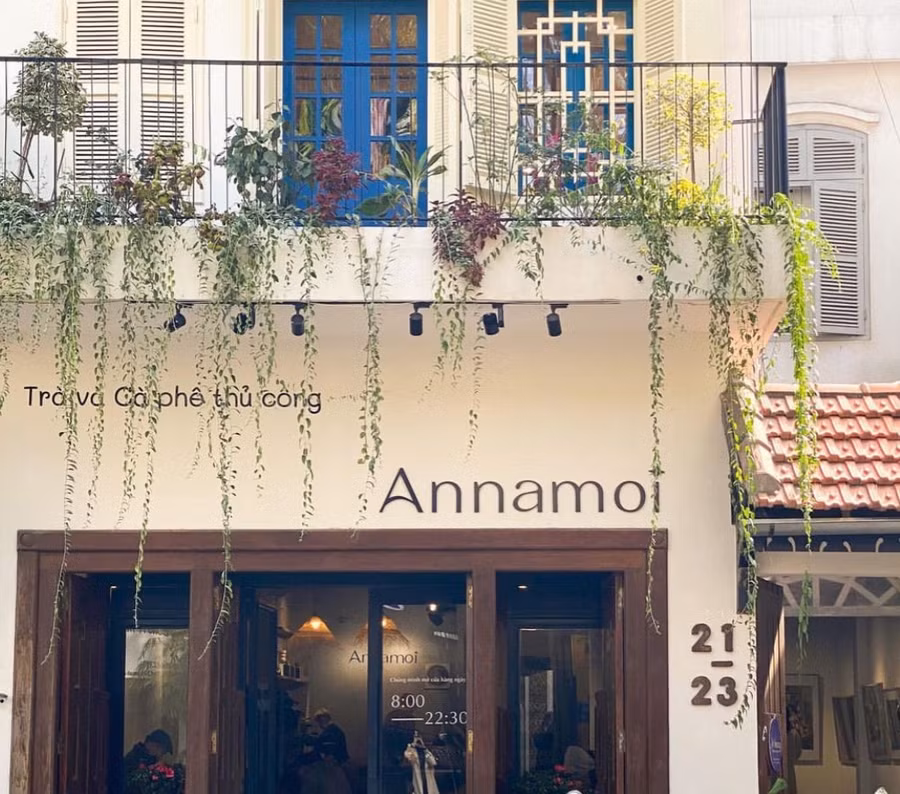 Không gian đơn giản nhưng trông thật "xanh" với dàn cây leo.