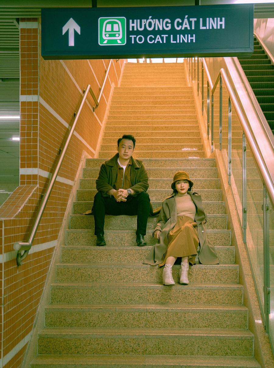 Bức tường gạch ở ga Cát Linh được nhiều bạn trẻ chụp hình nhất. Bức tường gạch ở ga Cát Linh được nhiều bạn trẻ chụp hình nhất.