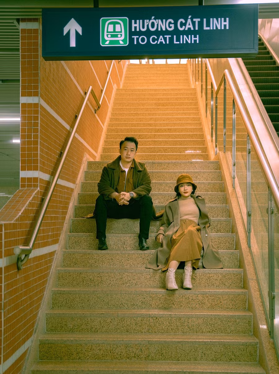 Bức tường gạch ở ga Cát Linh được nhiều bạn trẻ chụp hình nhất. Bức tường gạch ở ga Cát Linh được nhiều bạn trẻ chụp hình nhất.