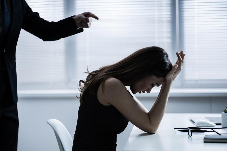 Môi trường làm việc "độc hại" là nguyên nhân gây căng thẳng tâm lý cho nhân viên. Môi trường làm việc "độc hại" là nguyên nhân gây căng thẳng tâm lý cho nhân viên.