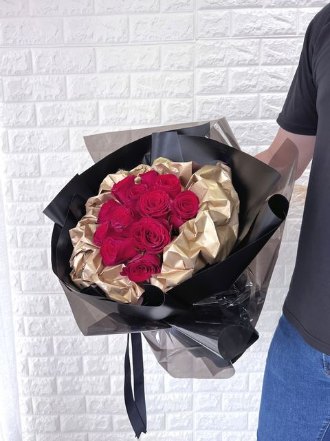 Hoa hồng được coi là biểu tượng của sự lãng mạn. Hoa hồng được coi là biểu tượng của sự lãng mạn.