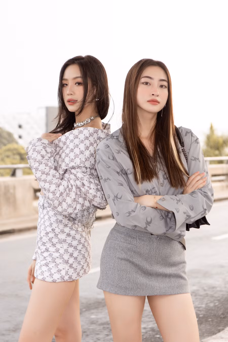 Lương Thùy Linh cùng mái tóc khác lạ bên cạnh Bảo Ngọc.