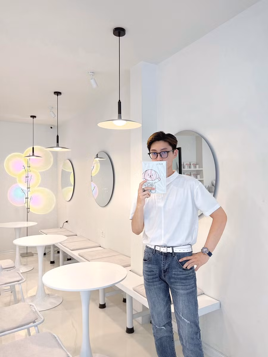 Không gian với tone trắng tinh làm chủ đạo.