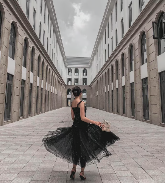 Góc chụp này khiến cho người nhìn như đang lạc vào khung trời Tây. Góc chụp này khiến cho người nhìn như đang lạc vào khung trời Tây.