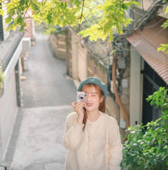 Khu làng cổ nên vẫn giữ được nét truyền thống cổ kính vốn có. Khu làng cổ nên vẫn giữ được nét truyền thống cổ kính vốn có.