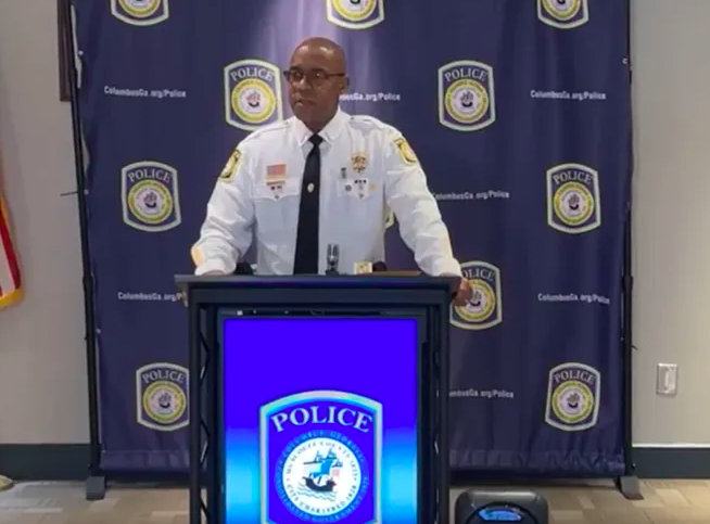 Cảnh sát trưởng Sở Cảnh sát Columbus Freddie Blackmon phát biểu về vụ việc đáng tiếc.
