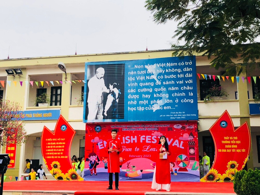 Học sinh hào hứng tham gia Festival Tiếng Anh.