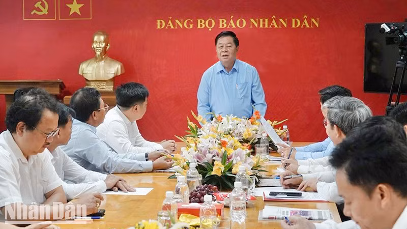 Ông Nguyễn Trọng Nghĩa phát biểu tại Cơ quan Thường trực Báo Nhân Dân tại TPHCM. (Ảnh: Báo Nhân Dân)