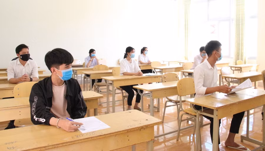 Sáng nay (4/9), thí sinh thi tốt nghiệp THPT đợt 2 với bài tổ hợp