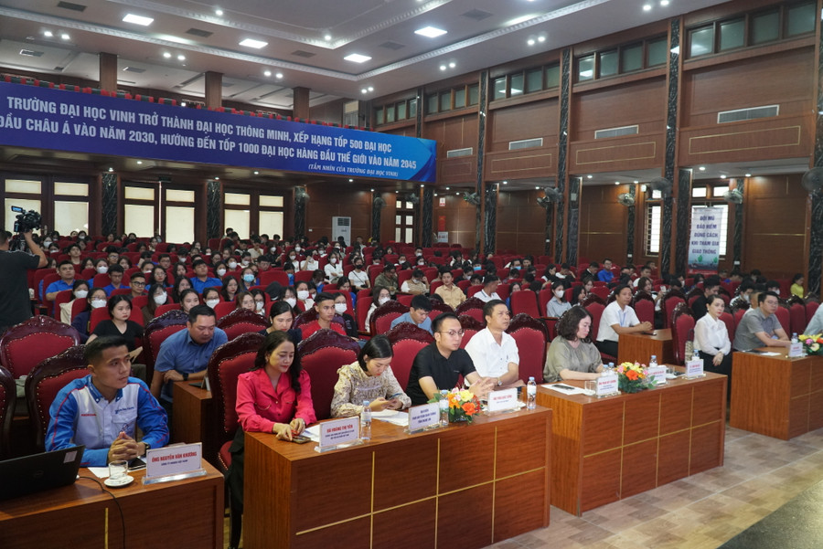 Các đại biểu, ban giám khảo cùng đông đảo sinh viên tại Hội thi tìm hiểu Luật giao thông đường bộ và kỹ năng lái xe mô tô an toàn” khu vực Bắc Trung bộ năm 2023 tổ chức tại Trường ĐH Vinh. Ảnh: Hồ Lài. Các đại biểu, ban giám khảo cùng đông đảo sinh viên tại Hội thi tìm hiểu Luật giao thông đường bộ và kỹ năng lái xe mô tô an toàn” khu vực Bắc Trung bộ năm 2023 tổ chức tại Trường ĐH Vinh. Ảnh: Hồ Lài.