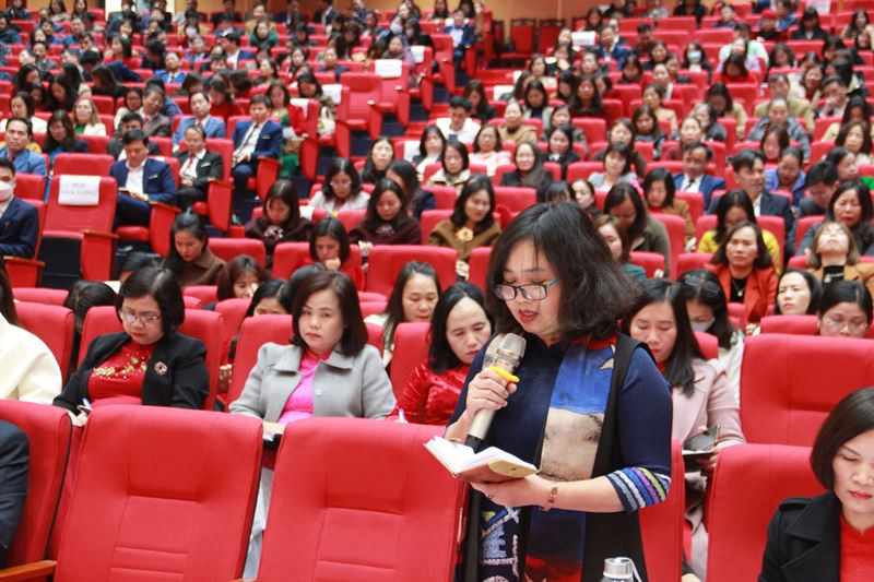 Trưởng Phòng GD&ĐT Vĩnh Yên nêu ý kiến tại hội nghị. Trưởng Phòng GD&ĐT Vĩnh Yên nêu ý kiến tại hội nghị.