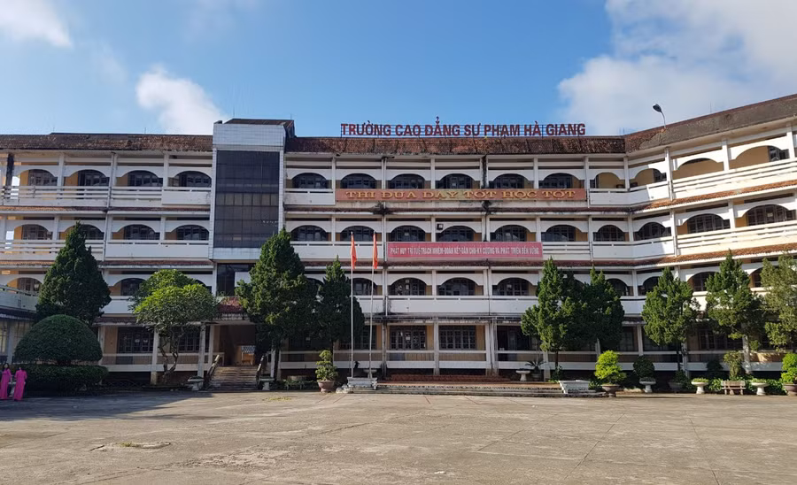 Thành lập Phân hiệu ĐH Thái Nguyên tại Hà Giang trên cơ sở Trường CĐSP Hà Giang.