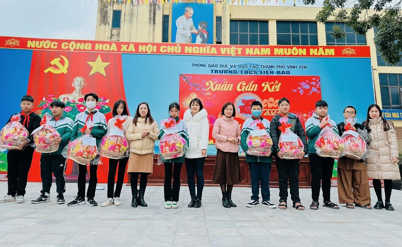 Hoạt động ngoại khóa Xuân gắn kết, Tết yêu thương của Trường THCS Liên Bảo