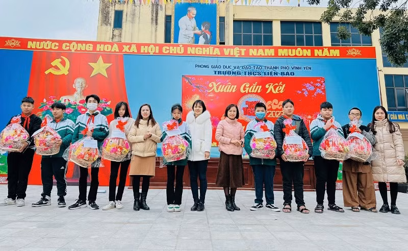 Hoạt động ngoại khóa Xuân gắn kết, Tết yêu thương của Trường THCS Liên Bảo