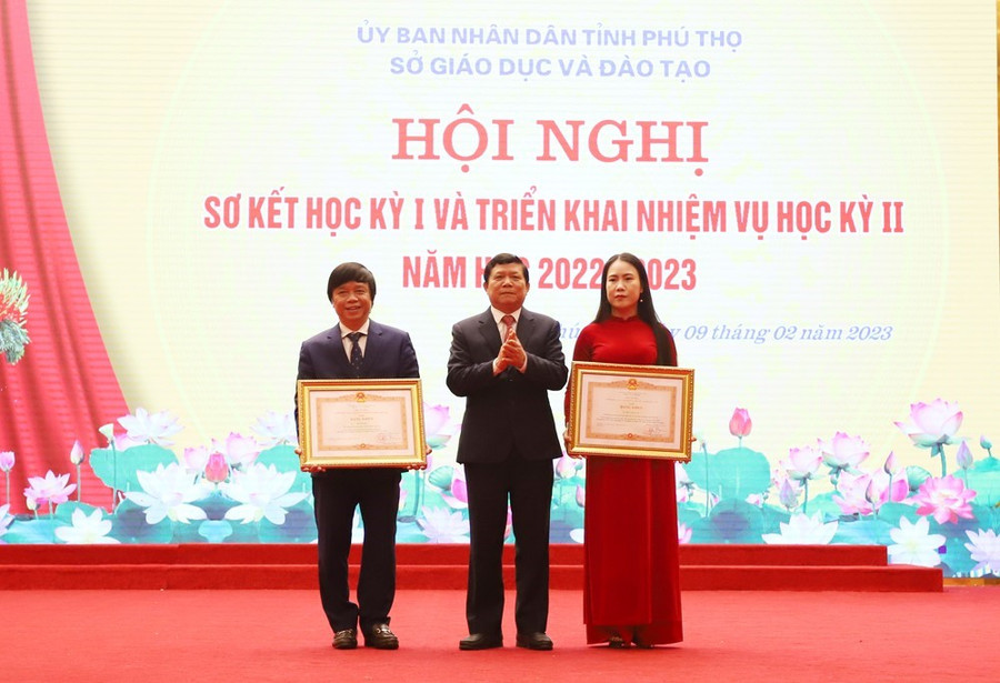 Hai cá nhân có thành tích xuất sắc được nhận Bằng khen của Thủ tướng Chính phủ Hai cá nhân có thành tích xuất sắc được nhận Bằng khen của Thủ tướng Chính phủ