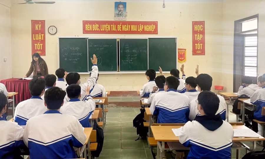 Cô và trò Trường THPT Việt Trì trong giờ học Cô và trò Trường THPT Việt Trì trong giờ học