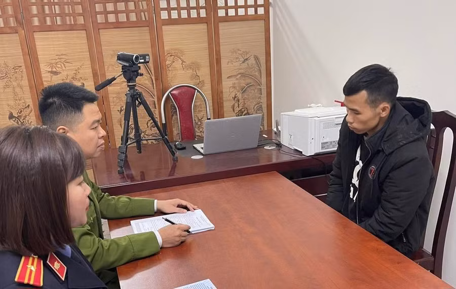 Bị can La Văn Hùng tại cơ quan Công an. Ảnh: Công an TP. Tuyên Quang