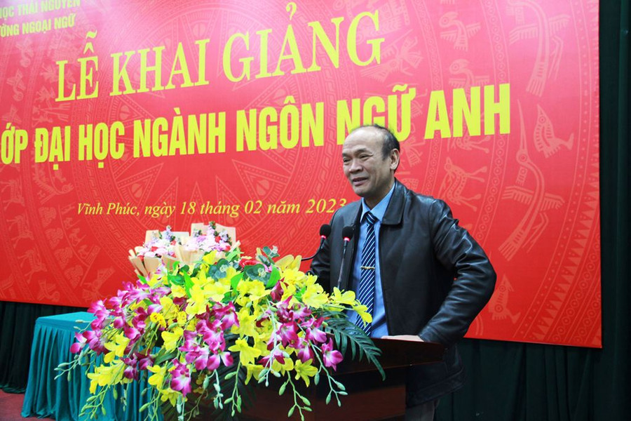 TS Lê Hồng Thắng, Hiệu trưởng Trường Ngoại ngữ - Đại học Thái Nguyên phát biểu tại lễ khai giảng.