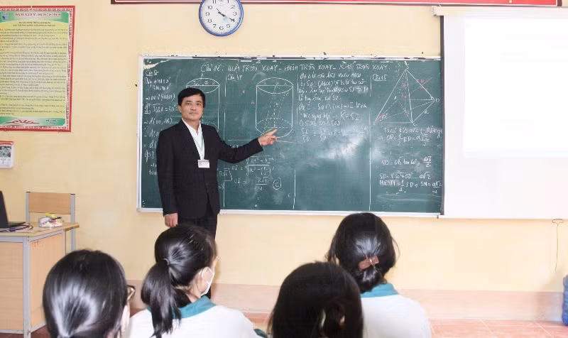 Thầy và trò Trường THPT Long Châu Sa đang tăng tốc hoàn thành chương trình học kỳ 2 và tiến hành ôn tập cho học sinh thi tốt nghiệp THPT Thầy và trò Trường THPT Long Châu Sa đang tăng tốc hoàn thành chương trình học kỳ 2 và tiến hành ôn tập cho học sinh thi tốt nghiệp THPT