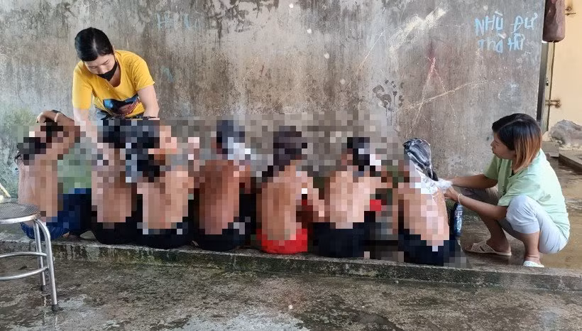 Tắm gội cho học trò