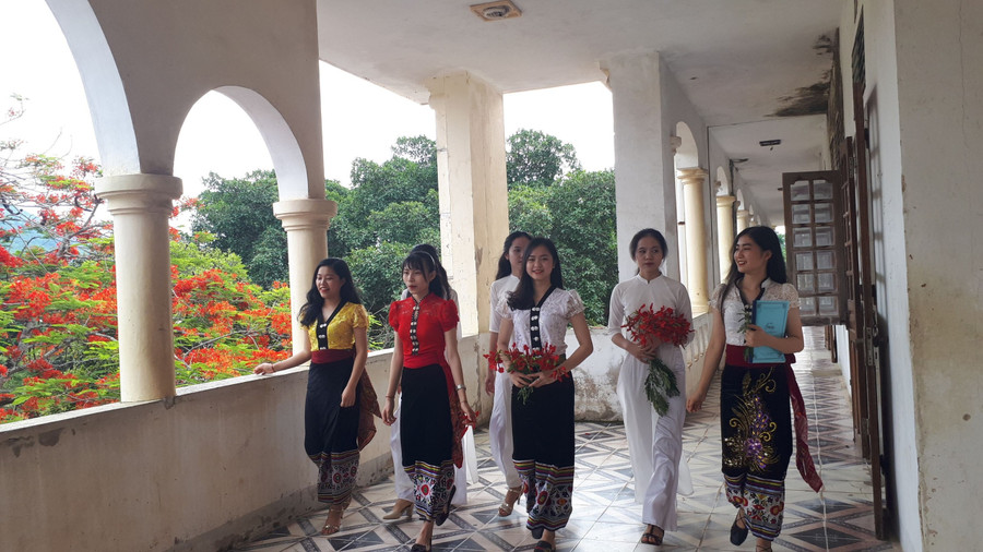 Học sinh Trường THPT Quế Phong hầu hết là con em đồng bào dân tộc Thái, Mông, Khơ mú... Ảnh: NTCC.