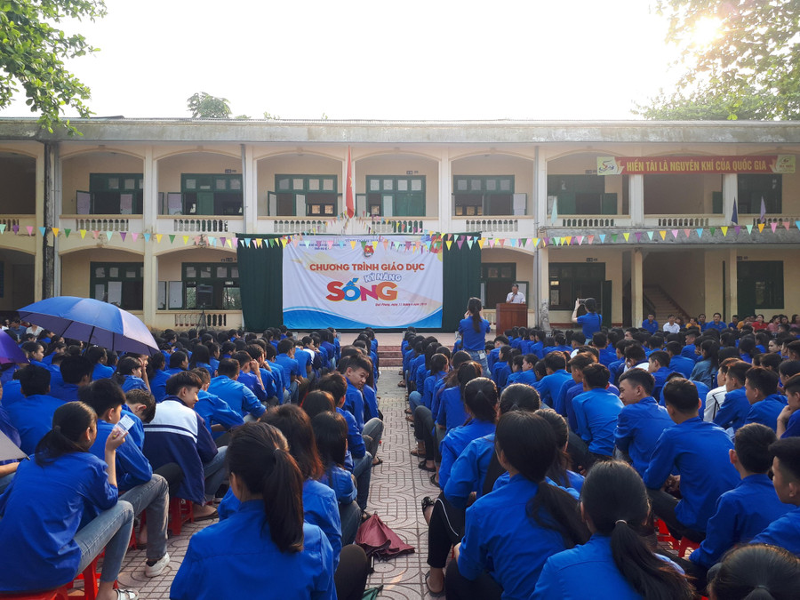 Chương trình ngoại khóa giáo dục kỹ năng sống cho học sinh Trường THPT Quế Phong, Nghệ An.