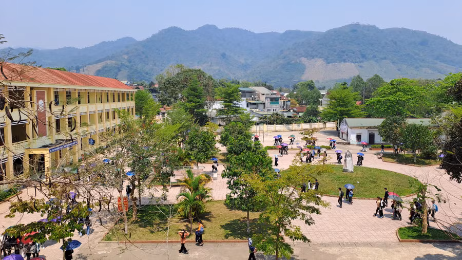 Trường THPT Quế Phong, huyện Quế Phong, Nghệ An có hơn 1.700 học sinh, đa số là con em đồng bào dân tộc thiểu số có hoàn cảnh khó khăn. Ảnh: NTCC.