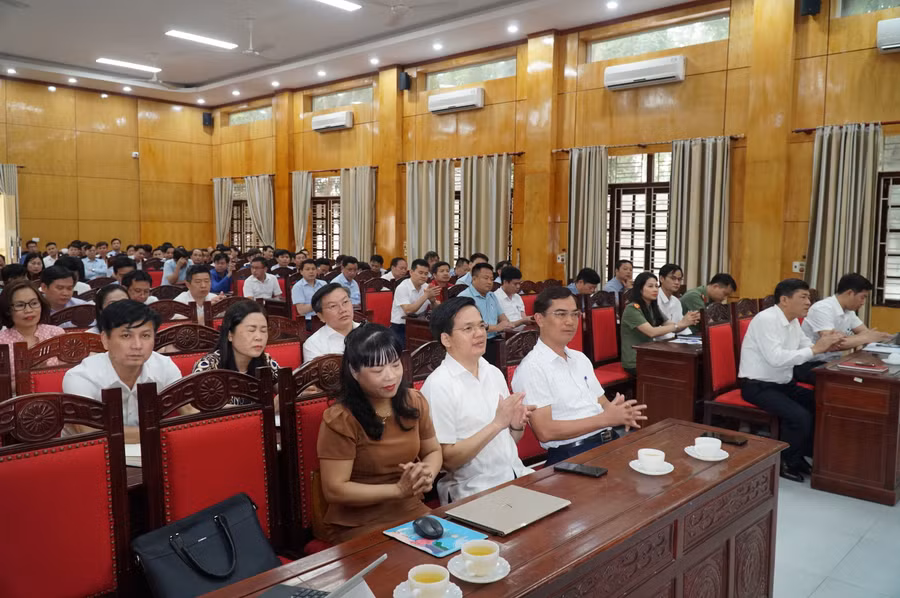 Các đại biểu tham gia hội nghị công tác an ninh trường học tỉnh Nghệ An năm học 2022-2023. Ảnh: Hồ Lài.