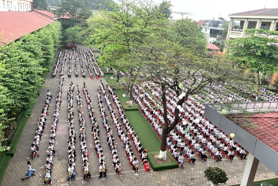Cảnh quan môi trường sư phạm trường Tiểu học Gia Cẩm: Sáng - Xanh - Sạch - Đẹp. Cảnh quan môi trường sư phạm trường Tiểu học Gia Cẩm: Sáng - Xanh - Sạch - Đẹp.