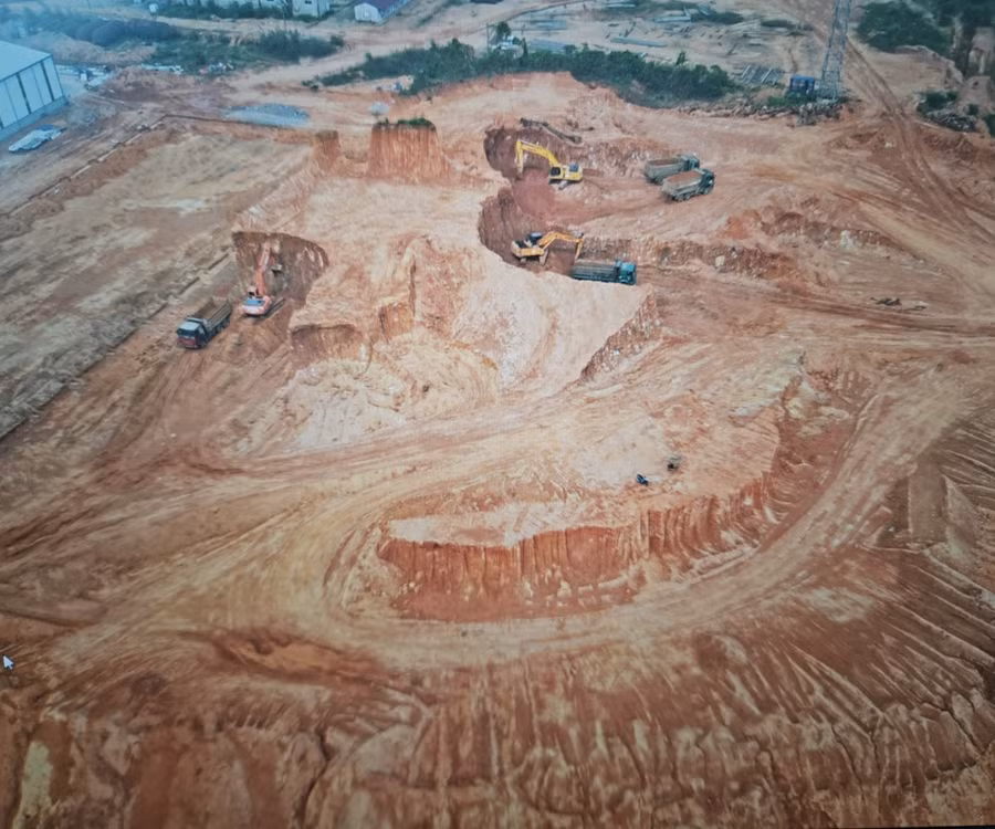 Dự án chưa có đánh giá tác động môi trường và chưa có giấy phép xây dựng nhưng đã rầm rộ san tạo mặt bằng. 