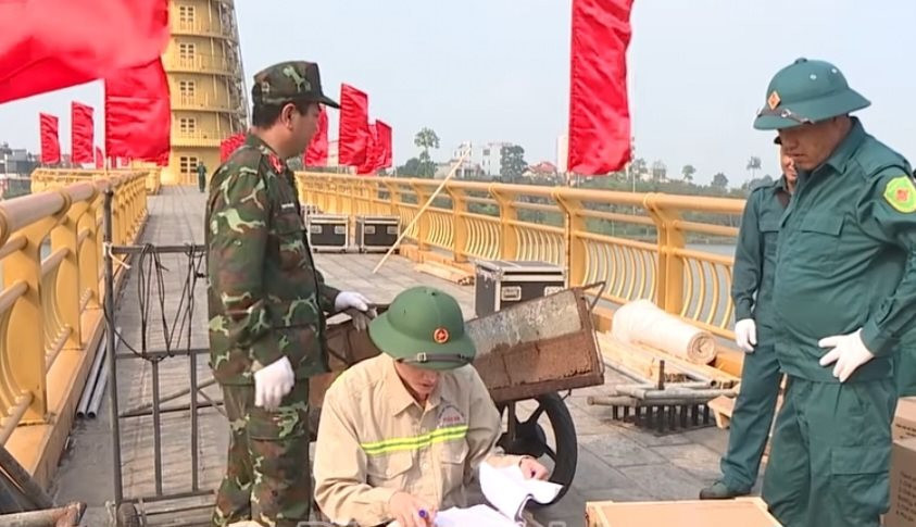 Trong 15 phút, sẽ có tổng cộng 800 quả pháo hoa nổ tầm cao, 180 quả pháo hoa tầm thấp kèm dàn hỏa thuật được phóng lên bầu trời.