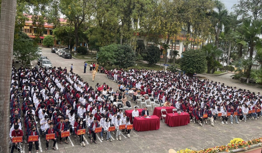 Buổi tuyên truyền nhận được sự quan tâm của hơn 1.000 giáo viên và học sinh. Buổi tuyên truyền nhận được sự quan tâm của hơn 1.000 giáo viên và học sinh.