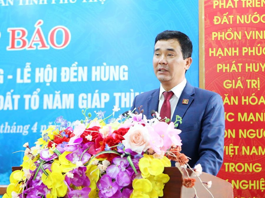 Ông Hồ Đại Dũng - Phó Chủ tịch UBND tỉnh Phú Thọ trao đổi thông tin với báo chí tại buổi họp báo. Ông Hồ Đại Dũng - Phó Chủ tịch UBND tỉnh Phú Thọ trao đổi thông tin với báo chí tại buổi họp báo.