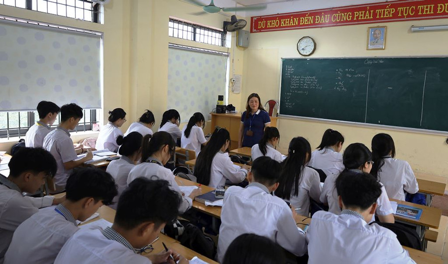Nhiều cách làm linh hoạt tại Trường THPT Tam Nông để giảm áp lực cho học sinh trong giai đoạn ôn thi tốt nghiệp. Nhiều cách làm linh hoạt tại Trường THPT Tam Nông để giảm áp lực cho học sinh trong giai đoạn ôn thi tốt nghiệp.