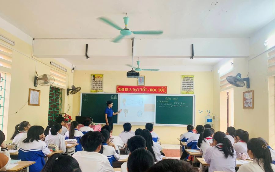 Lớp học Trường THCS Hà Thạch khang trang, sạch đẹp, đầy đủ thiết bị dạy và học. Lớp học Trường THCS Hà Thạch khang trang, sạch đẹp, đầy đủ thiết bị dạy và học.