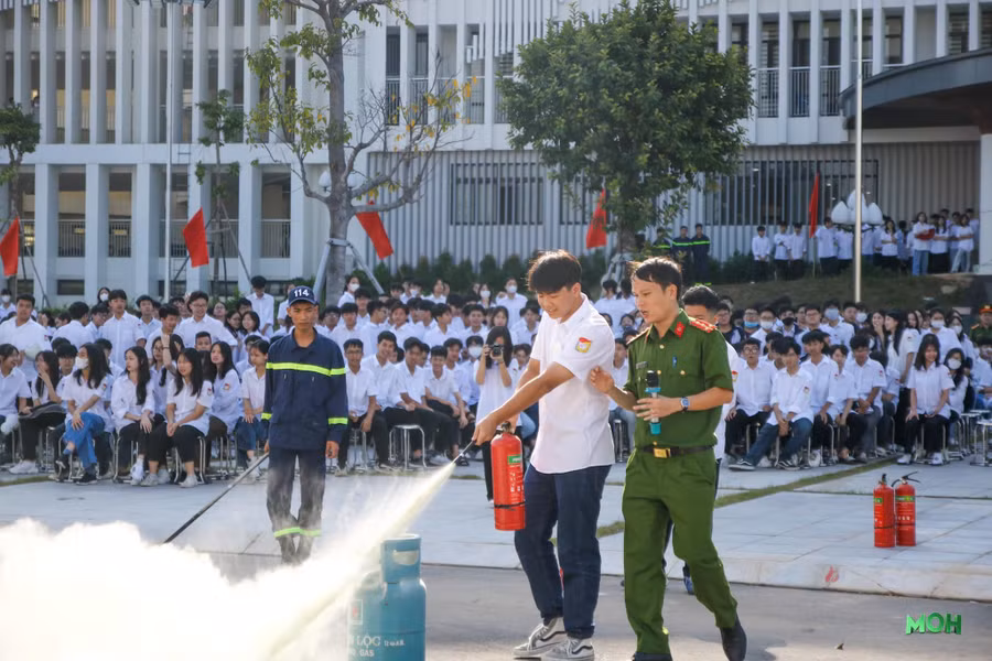 "Đó là những công dân tương lai được phát triển toàn diện, mạnh mẽ về trí lực, mạnh khỏe về thể chất, có lối sống đạo đức lành mạnh, có kỹ năng sống, có trách nhiệm với bản thân, gia đình và xã hội để đáp ứng được mọi yêu cầu trong giai đoạn hội nhập quốc tế của đất nước", Tiến sĩ Phạm Tuấn Anh cho biết thêm.