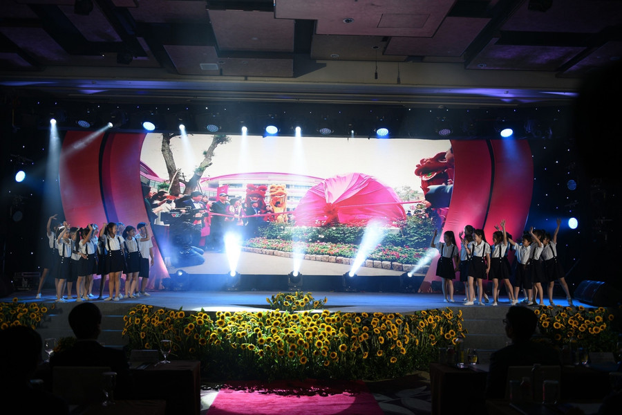 Tiết mục Múa thiếu nhi với ca khúc “Vui đến trường”, nhạc Lê Quốc Thắng.