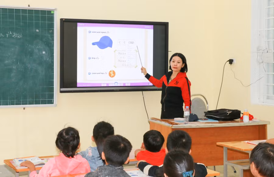 Số trường có máy chiếu hoặc ti vi phục vụ khai thác SGK điện tử tại Nghệ An rất ít