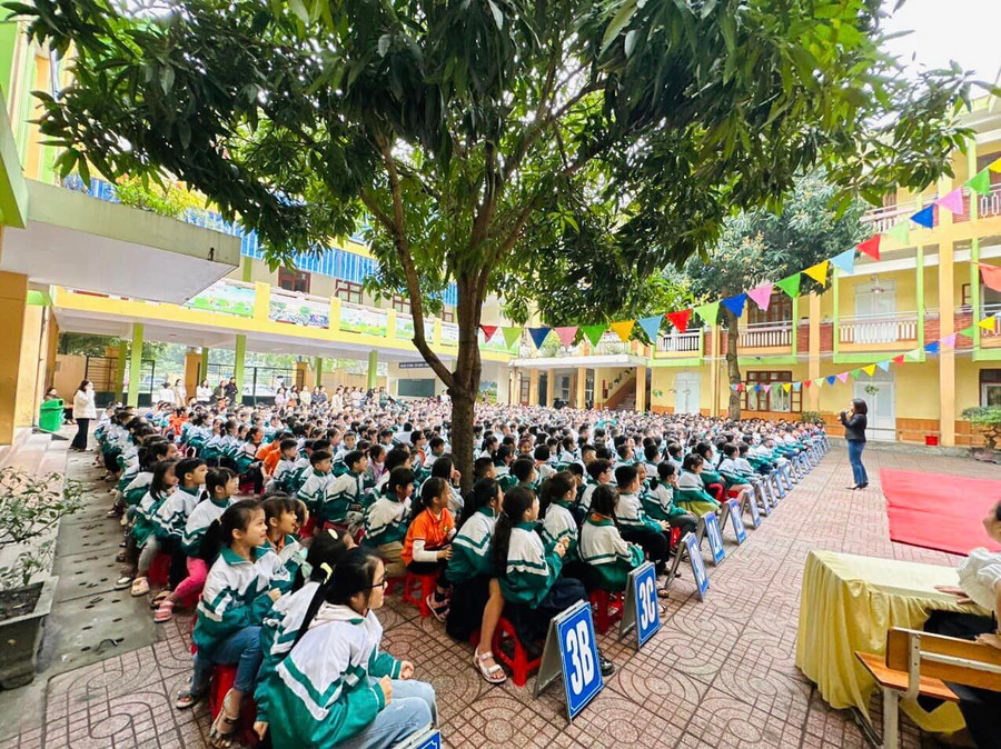 Giờ hoạt động ngoại khóa, giáo dục kỹ năng cho học sinh Trường Tiểu học Hồng Sơn (TP Vinh, Nghệ An). Ảnh: NTCC. Giờ hoạt động ngoại khóa, giáo dục kỹ năng cho học sinh Trường Tiểu học Hồng Sơn (TP Vinh, Nghệ An). Ảnh: NTCC.