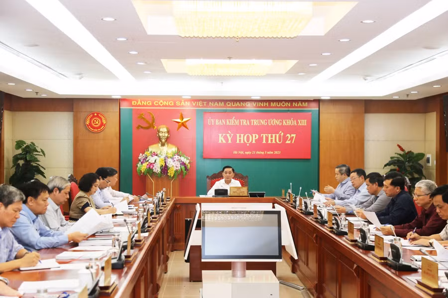 Ông Trần Cẩm Tú, Ủy viên Bộ Chính trị, Bí thư Trung ương Đảng, Chủ nhiệm Ủy ban Kiểm tra Trung ương chủ trì phiên họp. Ảnh: UBKTTW