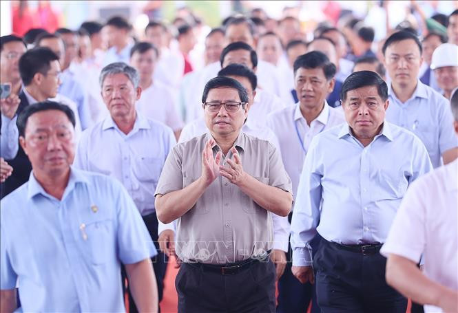 Thủ tướng Phạm Minh Chính đến dự Lễ khởi công cầu Đại Ngãi. Ảnh: Dương Giang/TTXVN Thủ tướng Phạm Minh Chính đến dự Lễ khởi công cầu Đại Ngãi. Ảnh: Dương Giang/TTXVN