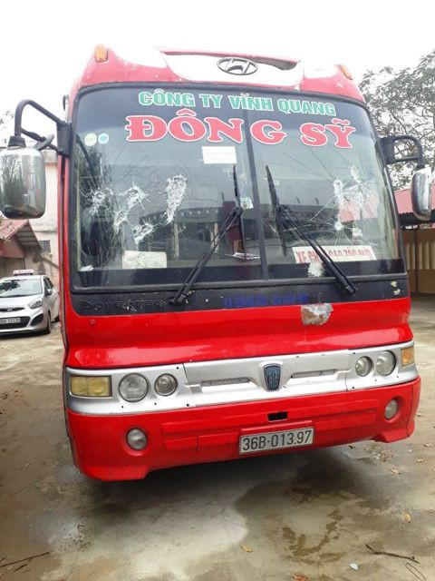 Chiếc xe khách bị Phong và Cường phá hoại. Ảnh: Công an Thanh Hóa cung cấp.