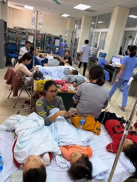 Tính đến chiều muộn cùng ngày, chỉ còn lại khoảng 20 cháu bé đang phải ở lại bệnh viện để theo dõi, số còn lại đã được về nhà.