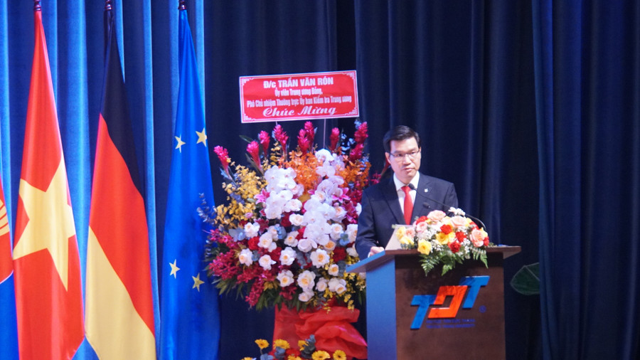 TS Trần Trọng Đạo, Hiệu trưởng Trường Tôn Đức Thắng phát biểu tại buổi lễ. Ảnh: Mạnh Tùng