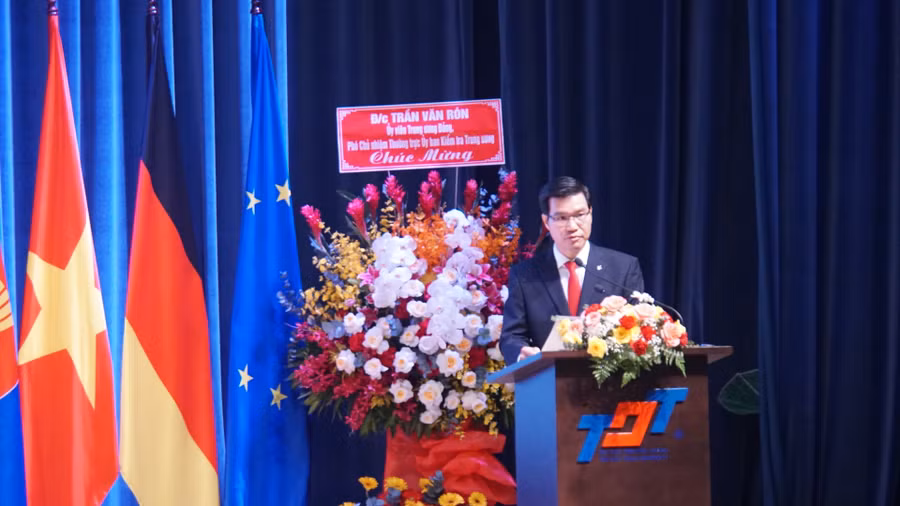 TS Trần Trọng Đạo, Hiệu trưởng Trường Tôn Đức Thắng phát biểu tại buổi lễ. Ảnh: Mạnh Tùng